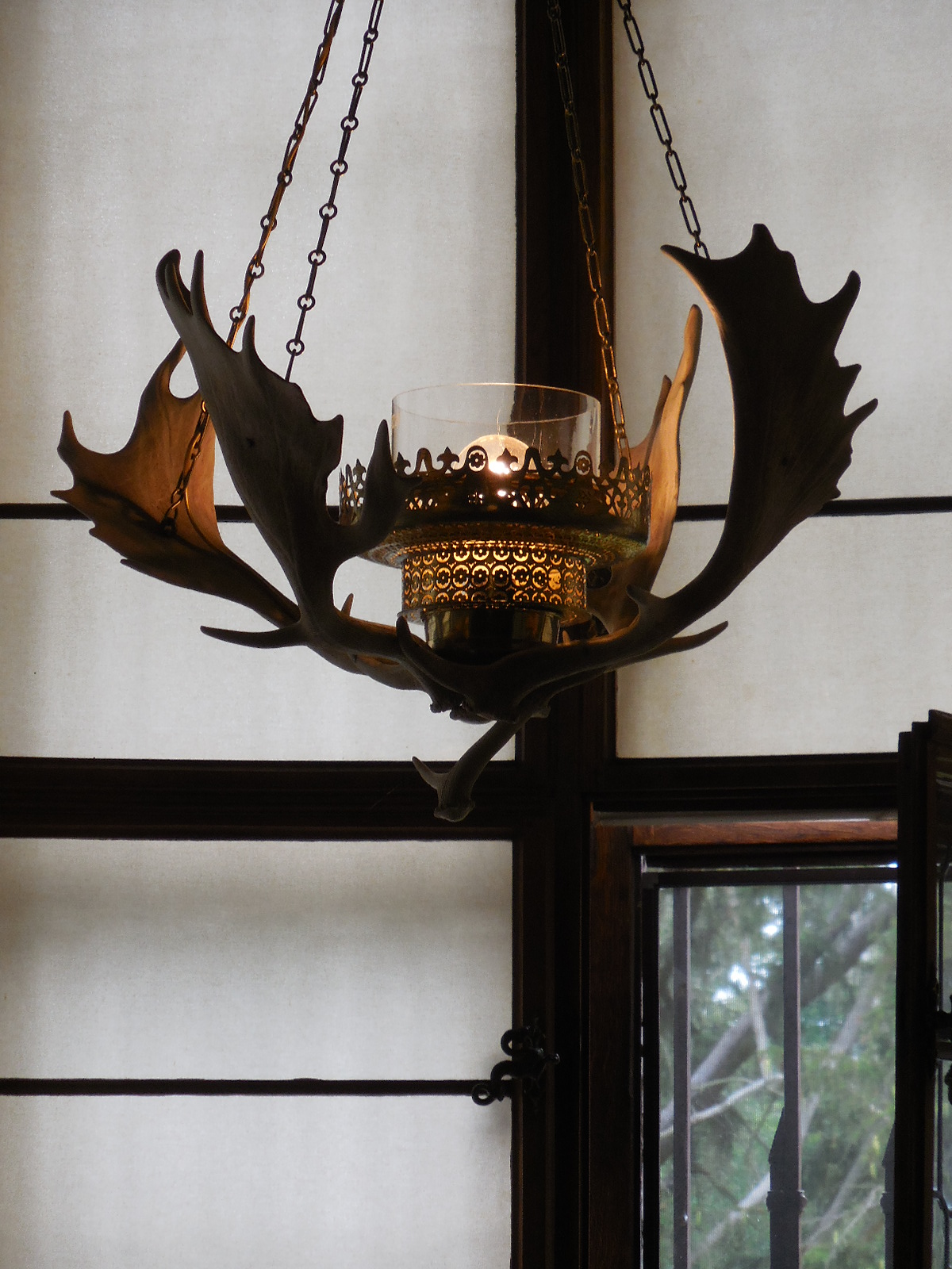 HradekuNint77chandelier