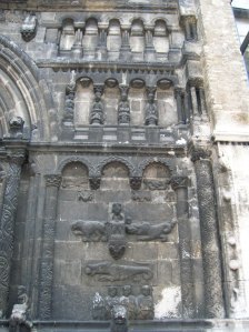 Another look at the Romanesque portal of St. James' Church