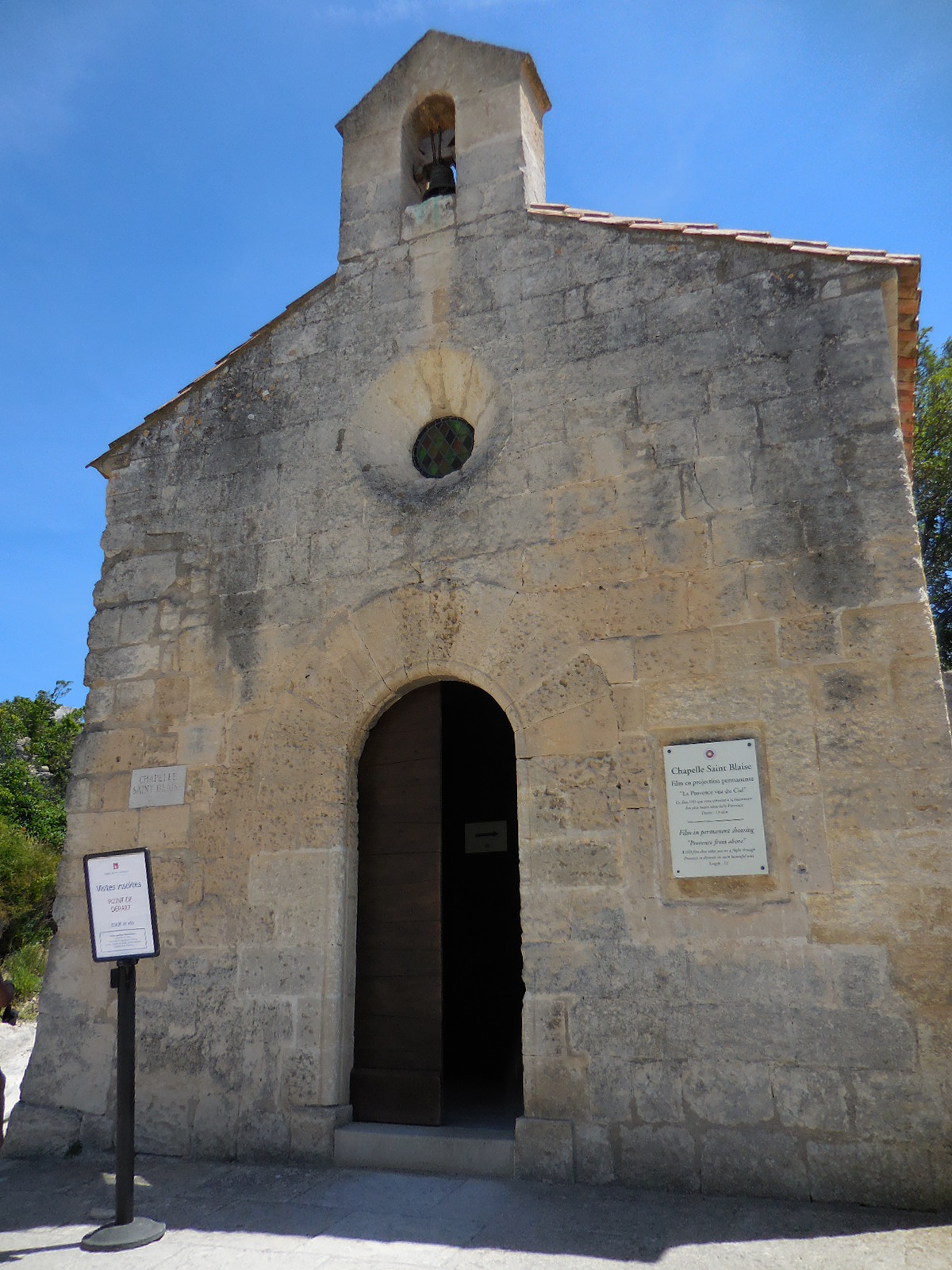 LesBauxdePcastlechapel