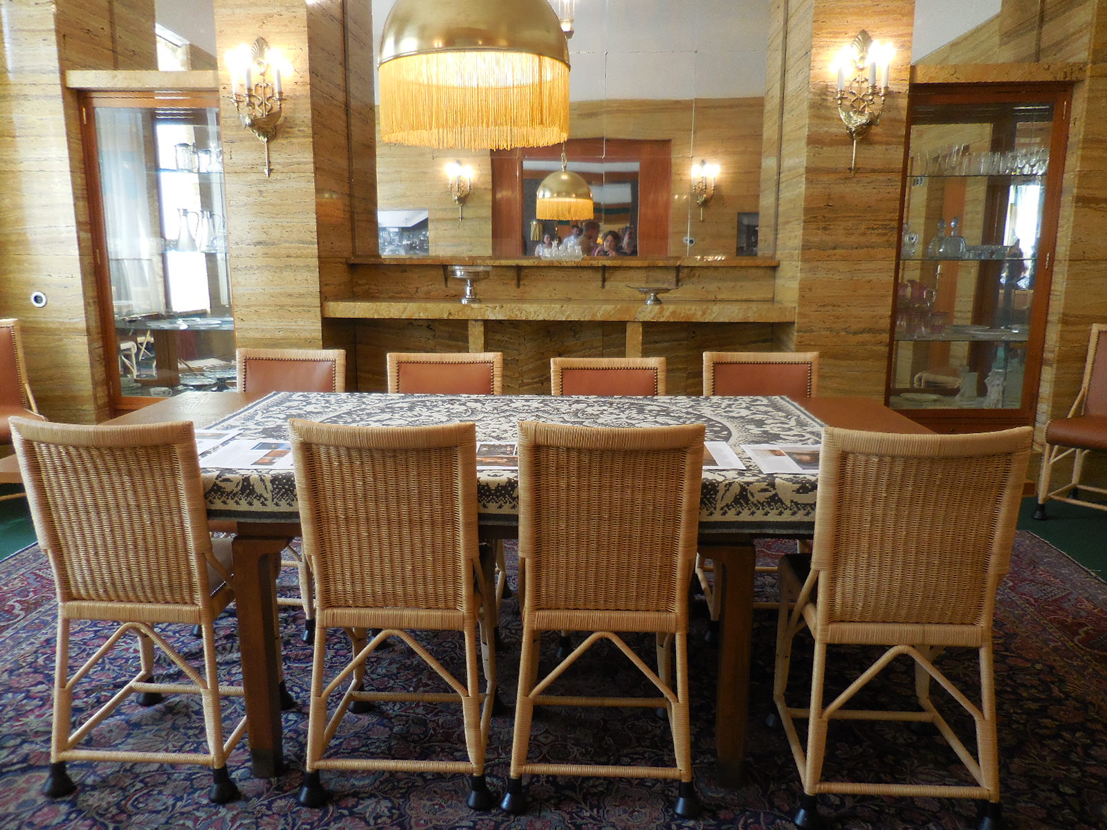 PilsenLoosintdiningrm