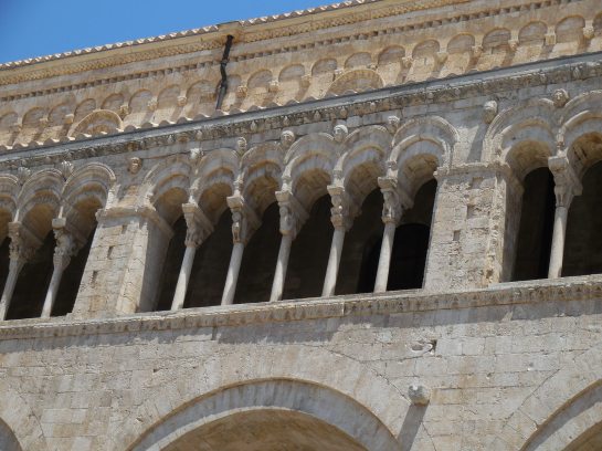 PUGLIABitontocatharcades