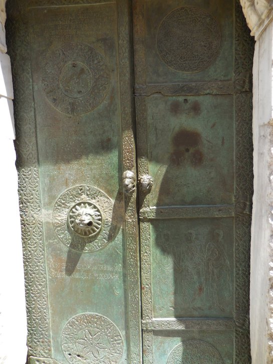 PUGLIACanosacathdoor