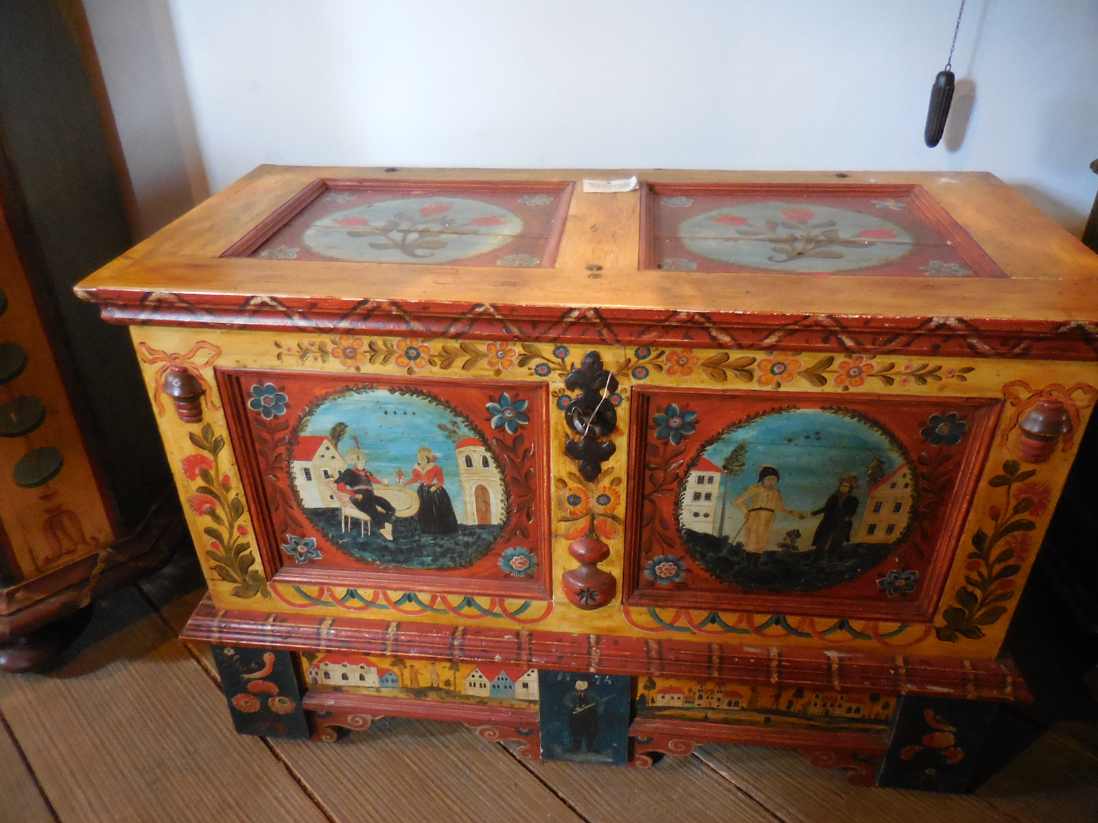 CervenyUjezdint41chest