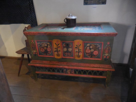 CervenyUjezdint44chest