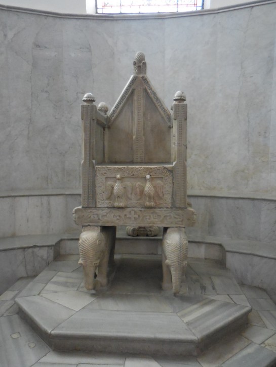 PUGLIACanosacathchair1
