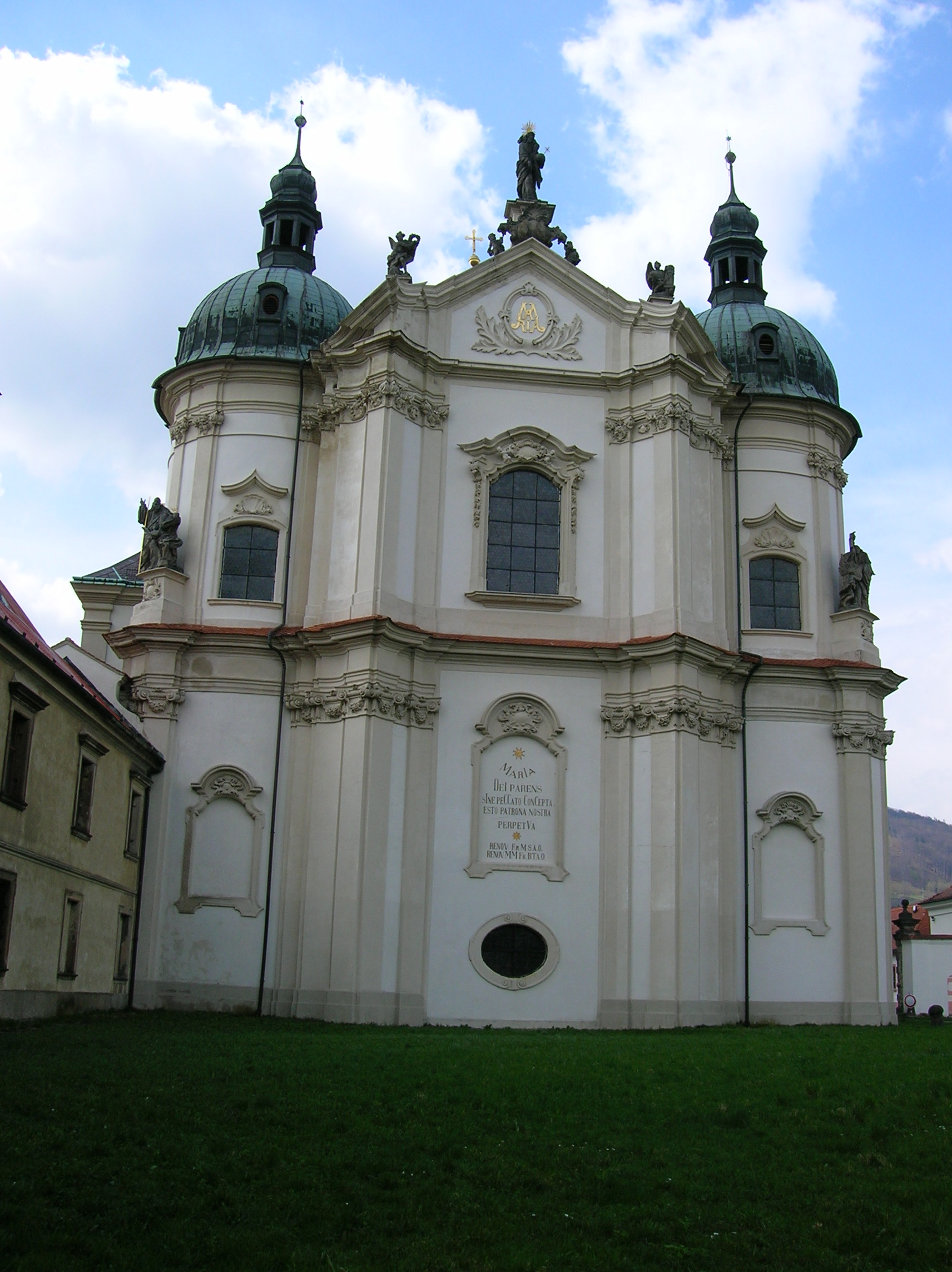 Osek Church facade 2