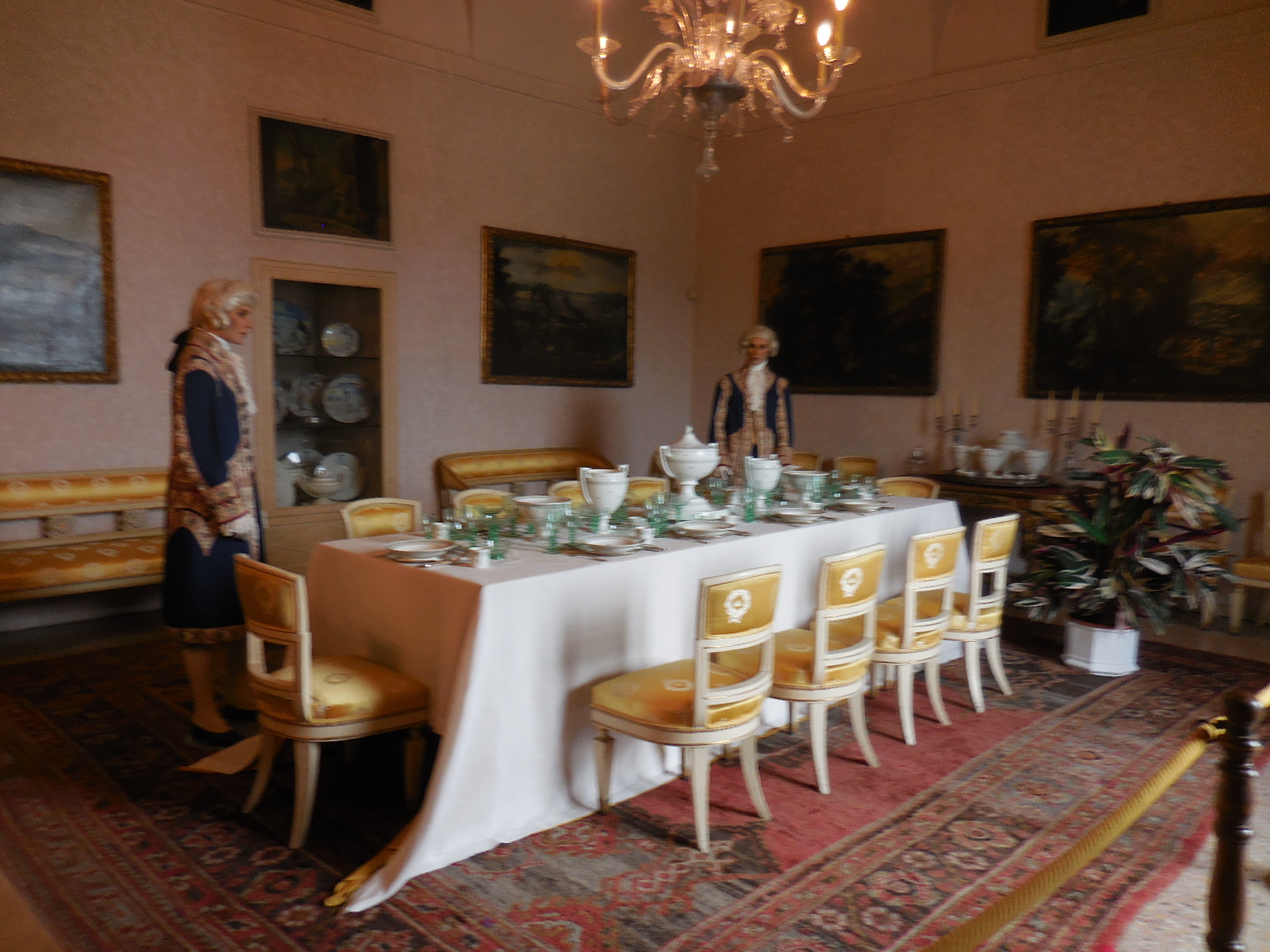 IsolaMadrepalace18diningrm