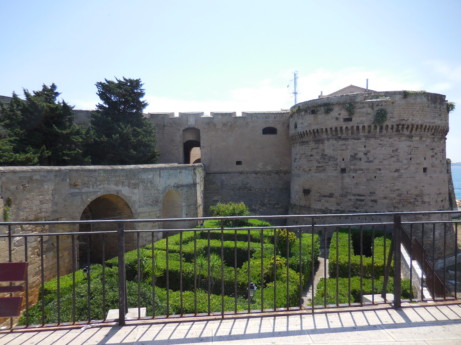 PUGLIATarantocastle1